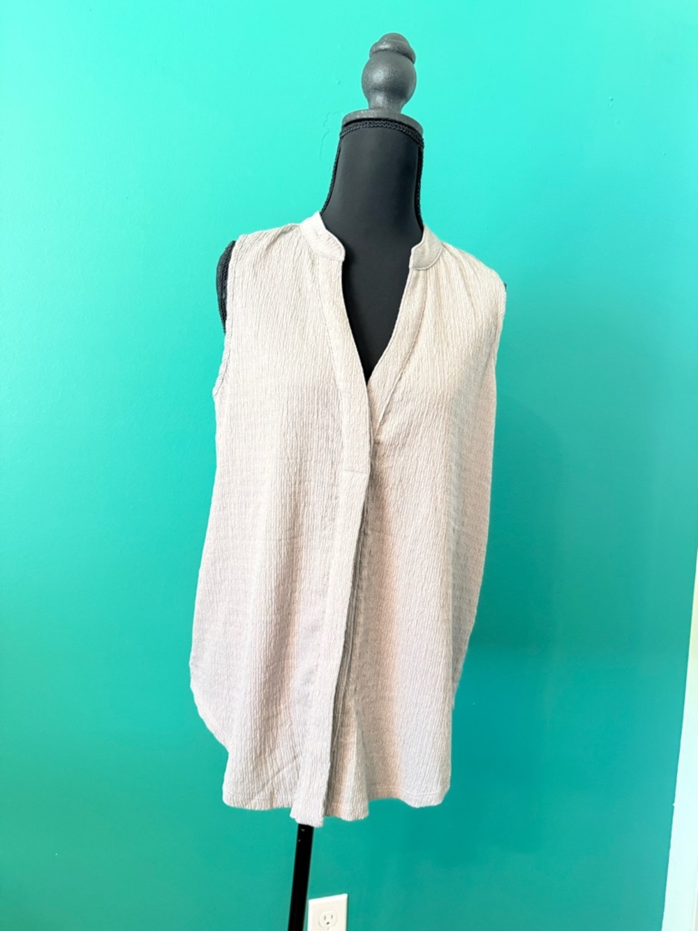 Buckle Grey Twist-Back Sleeveless Tank - Picture 7 of 11